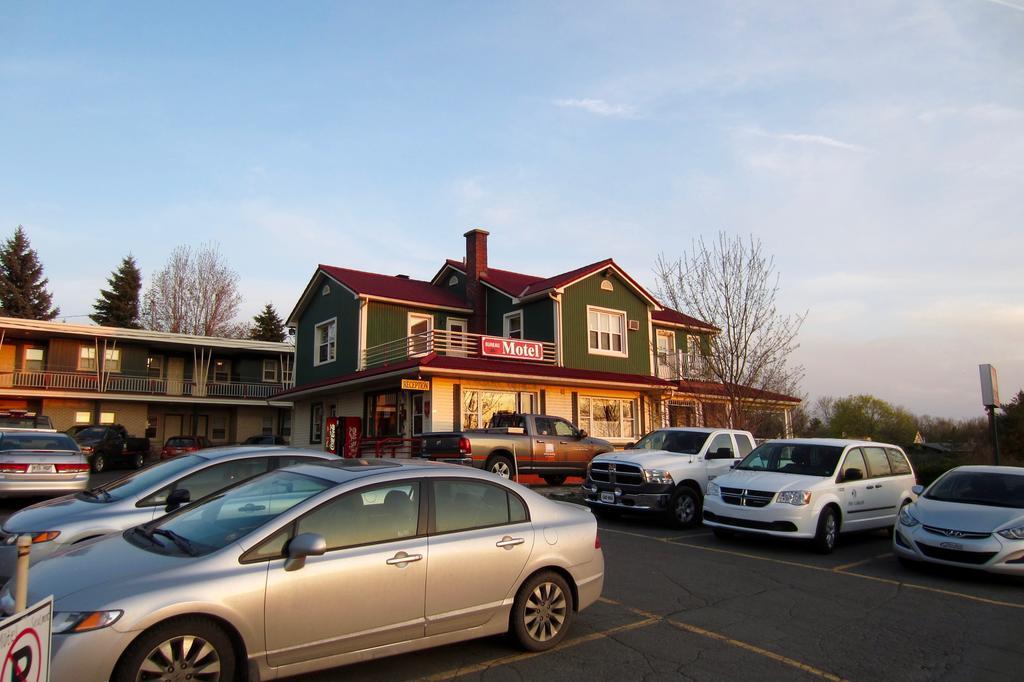 مونت سانت هيلير Motel Saint-Hilaire المظهر الخارجي الصورة